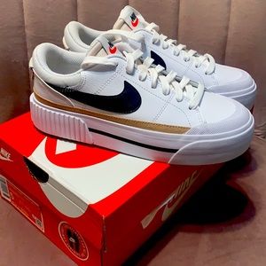 Woman’s Nike court legacy